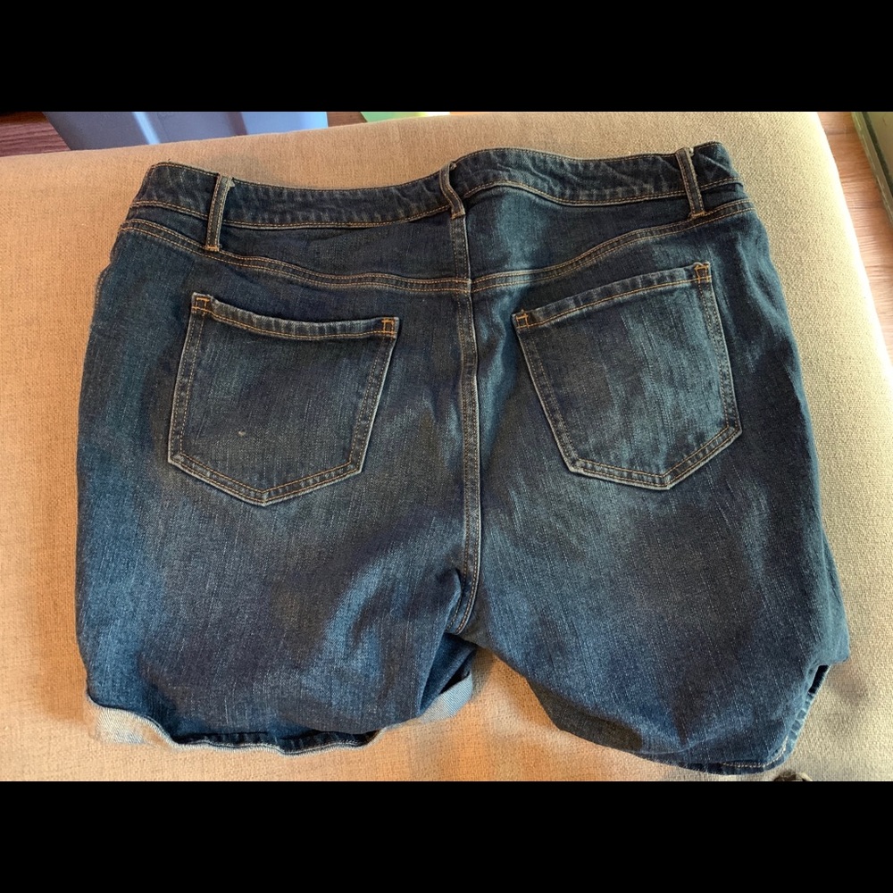 Maternity Shorts - Picture 2 of 3